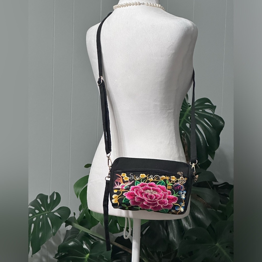 🛍️Embroidered  mini crossbody bag or hand bag. Both side have the zipper pocket - Picture 3 of 8
